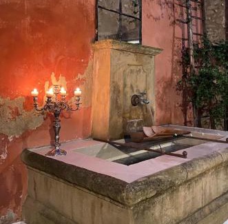 La Roque-d'Antheron Bed & Breakfast | Charming B&B Villa des Muses with Restaurant & 9/10 Rating