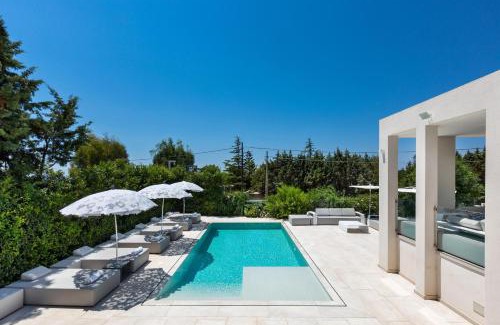 Matino Bed & Breakfast | Oceanfront B&B Villa EraGea with Pool & Pet-Friendly Options