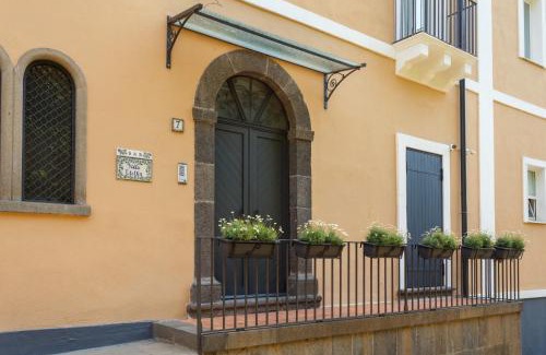 Valverde Bed & Breakfast | Charming B&B Villa Etelka: Poolside Retreat for Families