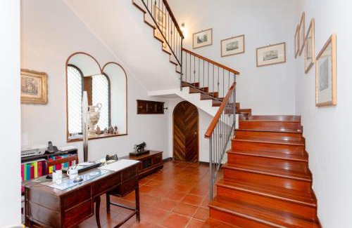 Valverde Bed & Breakfast | Charming B&B Villa Etelka: Poolside Retreat for Families