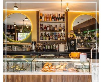 Portici Bed & Breakfast | Pet-Friendly B&B Villa Filù with Breakfast and Dining
