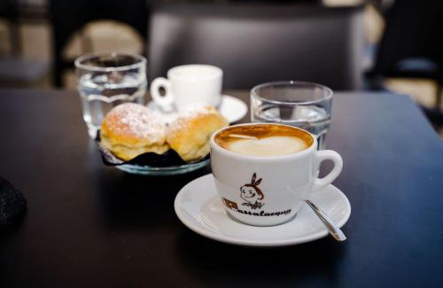 Portici Bed & Breakfast | Pet-Friendly B&B Villa Filù with Breakfast and Dining