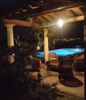Moniga del Garda Bed & Breakfast | Relax at B&B Villa Fiorini: 4-Star Oceanfront Retreat