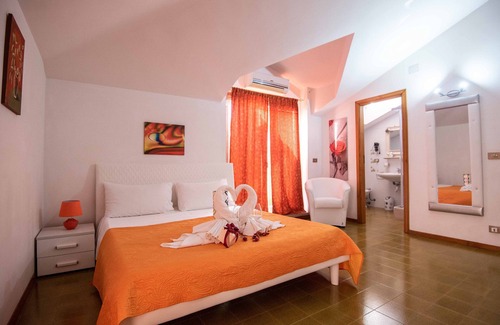 Ginosa Bed & Breakfast | Cozy B&B Villa Giada: Poolside Retreat with Ocean Views