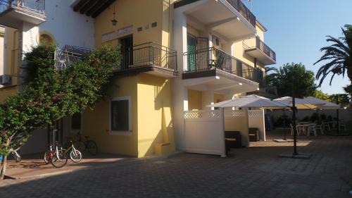 Schiavonea Bed & Breakfast | Pet-Friendly B&B Villa Lisa: 4-Star Stay with High Ratings