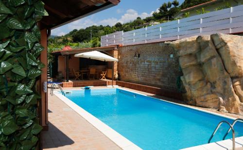 Frascinelle Bed & Breakfast | Elegant B&B Villa Maria with Pool & Breakfast Included