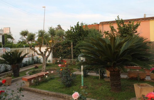 Anzio Bed & Breakfast | Cozy B&B Villa Maria with Hot Tub & Family-Friendly Vibes