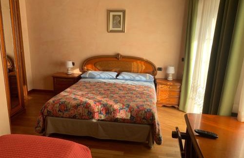 Montesilvano Bed & Breakfast | Scenic B&B Villa Maria: Oceanfront Stay with Pool Access