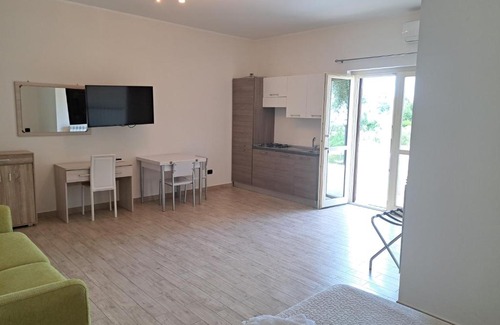Paravati Bed & Breakfast | Relax at B&B Villa Mery with Ocean View & Hot Tub