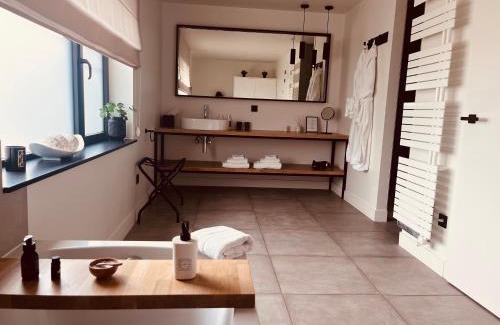 Sint-Huibrechts-Lille Bed & Breakfast | Family-Friendly B&B Villa Mimosa with Kitchen Amenities