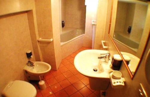Brunate Bed & Breakfast | Pet-Friendly B&B Villa Mirandola: Family-Approved Stay