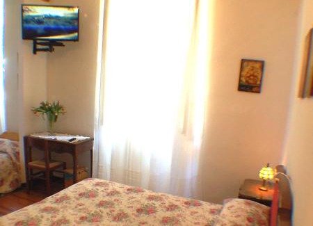 Brunate Bed & Breakfast | Pet-Friendly B&B Villa Mirandola: Family-Approved Stay