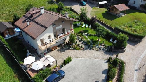 Mezzana Bed & Breakfast | Oceanfront B&B Villa Paradiso: Rated 9.7/10 by Guests