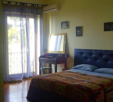 Ercolano Bed & Breakfast | Cozy B&B Villa Patrizia: Pet-Friendly with Breakfast Included