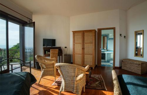 Ercolano Bed & Breakfast | Cozy B&B Villa Patrizia: Pet-Friendly with Breakfast Included
