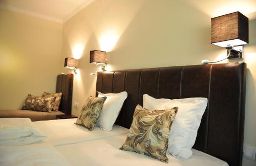 Feketic Bed & Breakfast | Inviting B&B Villa Pipacs with Oceanfront Pool & Dining