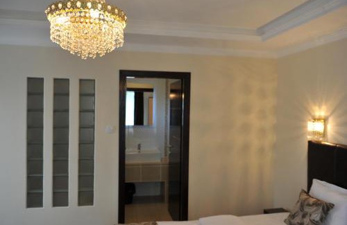 Feketic Bed & Breakfast | Inviting B&B Villa Pipacs with Oceanfront Pool & Dining