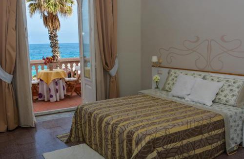 Giardini Naxos Bed & Breakfast | Cozy B&B Villa Raineri: Breakfast Included, Rated 9.6/10