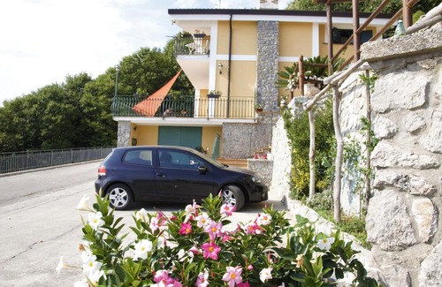 San Lazzaro Bed & Breakfast | Top-Rated B&B Villa Reginella with Hot Tub & Pet-Friendly Stays