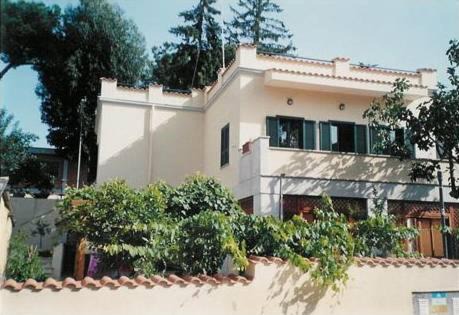 Cassia Bed & Breakfast | Cozy B&B Villa Rome: Pet-Friendly with Pool & Kitchen