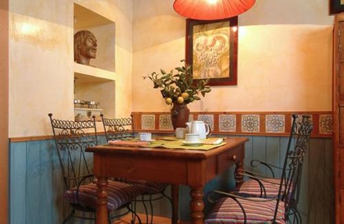 Cassia Bed & Breakfast | Cozy B&B Villa Rome: Pet-Friendly with Pool & Kitchen