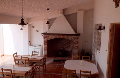 Porto Salvo House | Cozy B&B Villa sul Mare: Family-Friendly & Delicious Dining