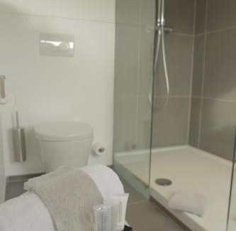 Puurs-Sint-Amands Bed & Breakfast | Elegant B&B Villa Tartine: Guest Rated 10/10 with Breakfast