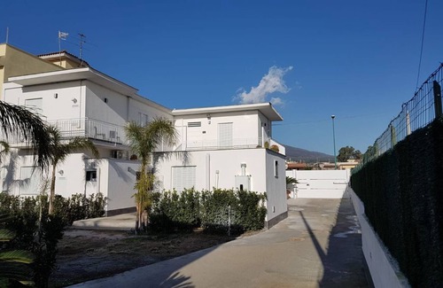Mount Vesuvius - Pompei House | Cozy B&B Vincenzo Apartment with Oceanfront Spa & Views