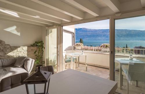 Roina Bed & Breakfast | Discover B&B Vistalago: 4-Star Retreat with Family Amenities