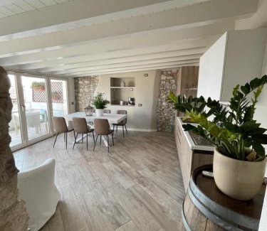 Roina Bed & Breakfast | Discover B&B Vistalago: 4-Star Retreat with Family Amenities