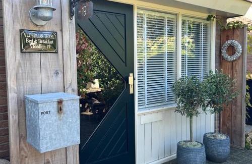 Den Burg Bed & Breakfast | Cozy Escape at B&B Vloedlijn Texel with Ocean Views