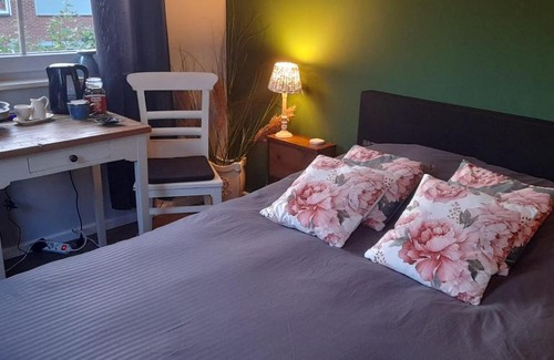 Waarde Bed & Breakfast | Experience Oceanfront Bliss at B&B Waardevol, Julianastraat