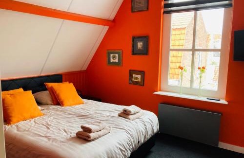 Zierikzee Bed & Breakfast | Cozy B&B De Schuur: Pet-Friendly Retreat with Hot Tub