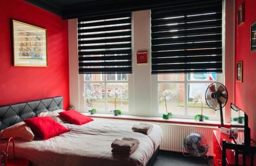 Zierikzee Bed & Breakfast | Cozy B&B De Schuur: Pet-Friendly Retreat with Hot Tub
