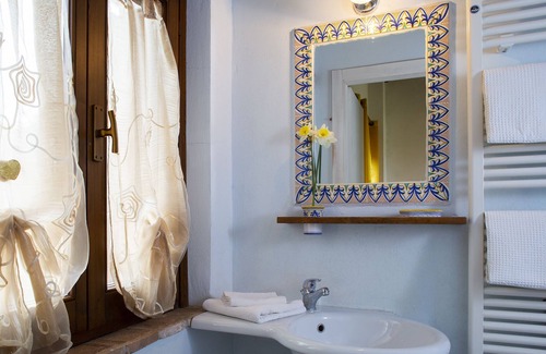Assisi Bed & Breakfast | Relaxing B&B with Pool Steps from Assisi's Charm