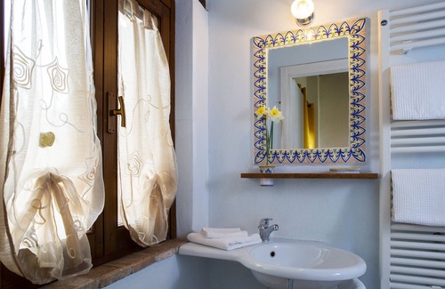 Assisi Bed & Breakfast | Inviting B&B with Pool and Scenic Views of Assisi