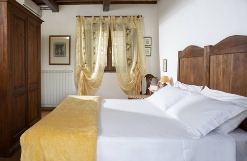 Assisi Bed & Breakfast | Inviting B&B with Pool and Scenic Views of Assisi