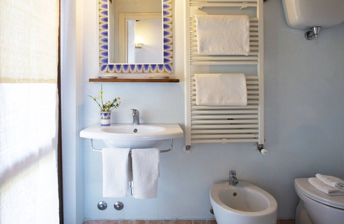 Assisi Bed & Breakfast | Inviting B&B with Pool and Scenic Views of Assisi