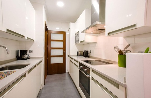 San Sebastian Centro Apartment | Experience B Bella Easo A: Oceanfront Bliss in San Marcial