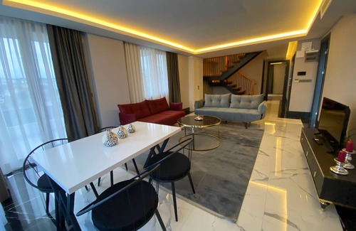 Atakum House | Elegant B&C Residence: Pet Friendly & Family Oriented Retreat