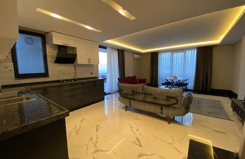 Atakum House | Elegant B&C Residence: Pet Friendly & Family Oriented Retreat