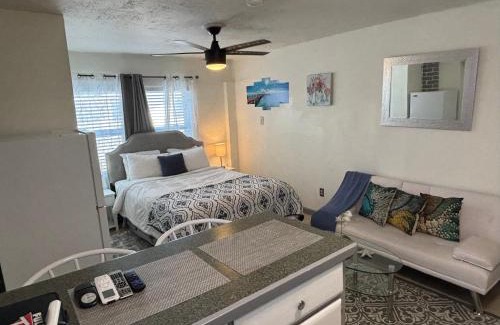 Juno Ridge Apartment | Casa Azul: Pet-Friendly Haven Minutes from Beach & Mall