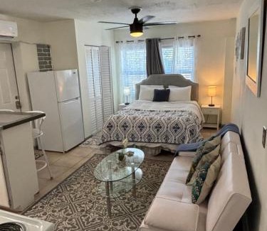 Juno Ridge Apartment | Casa Azul: Pet-Friendly Haven Minutes from Beach & Mall