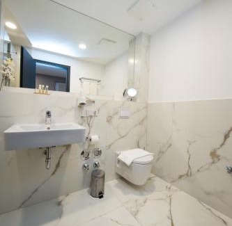 Friedrichstadt Hotel | Discover B-Chill Düsseldorf: Family-Friendly 4-Star Escape