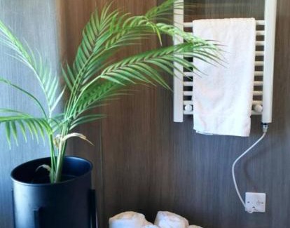 Hunspow Apartment | Family-Friendly Retreat at B'Dazzled Flat, Castletown