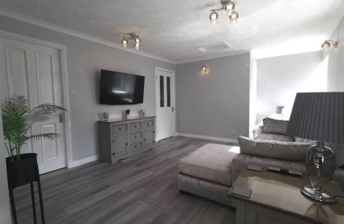 Hunspow Apartment | Family-Friendly Retreat at B'Dazzled Flat, Castletown