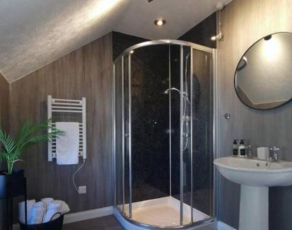 Hunspow Apartment | Family-Friendly Retreat at B'Dazzled Flat, Castletown