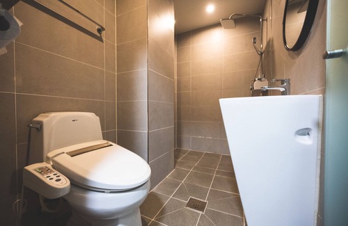 Hak-dong Hotel | Budget-Friendly B&F Hotel: Family-Friendly with Breakfast