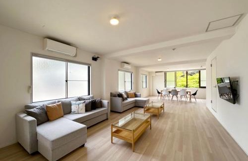 Hatsukaichi Apartment | Family-Friendly bHOTEL Kaniwasou: 2BR Near Itsukushima