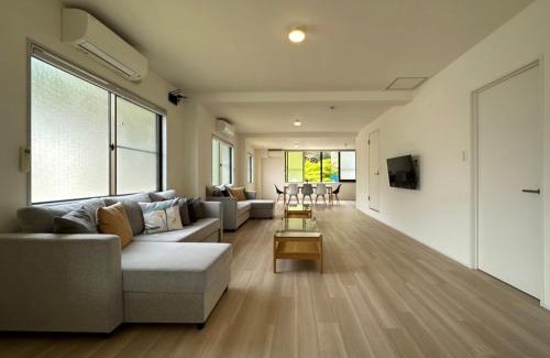 Hatsukaichi Apartment | Family-Friendly bHOTEL Kaniwasou: 2BR Near Itsukushima